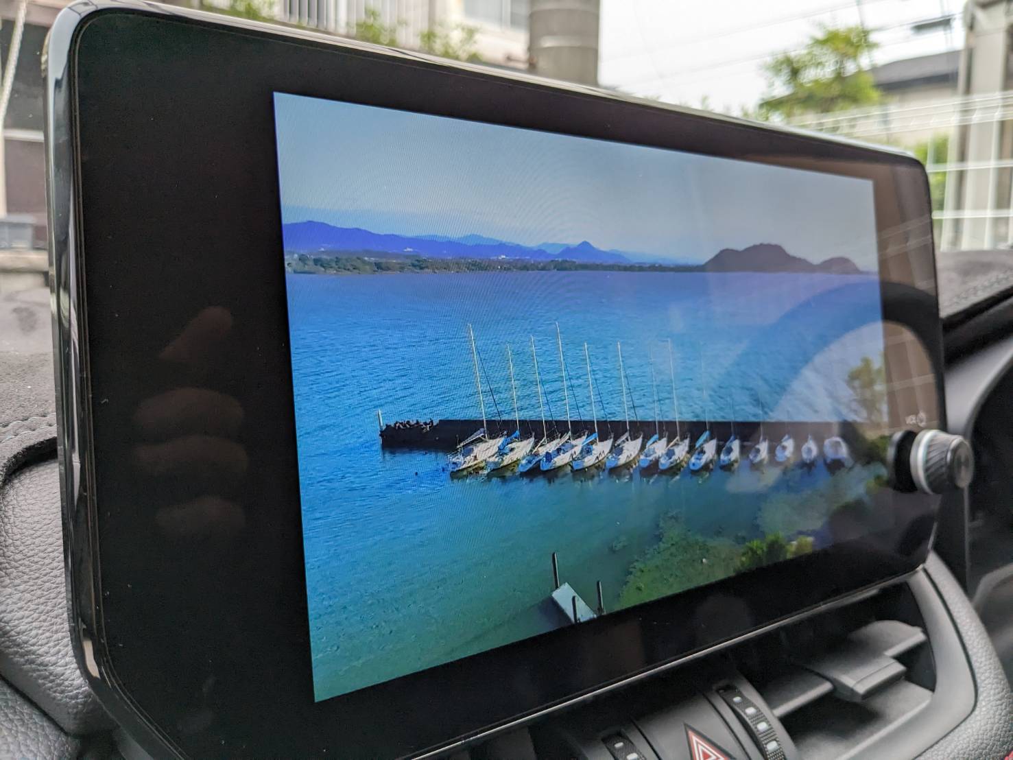 カーナビのテレビを走行中でも視聴する方法とは - 株式会社a-S